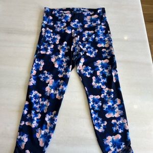 Old Navy Go Active Navy and pink floral crop leggings with mesh detailing